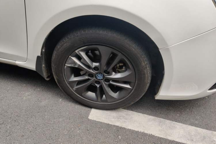 Used BYD Qin New Energy 2017 Qin 1.5T 100 Right Front Wheel Hub