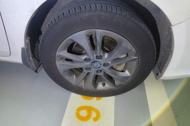 Used BYD Qin New Energy 2017 1.5T Luxury Model Right Front Wheel Hub