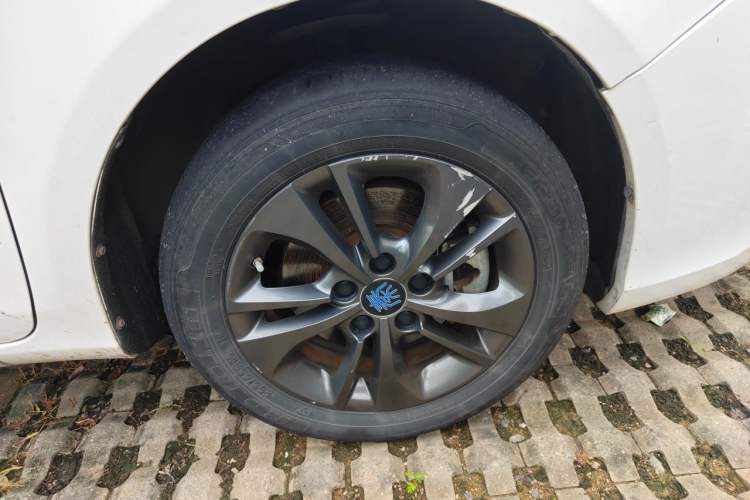 Used BYD Qin New Energy 2017 1.5T Luxury Model Right Front Wheel Hub