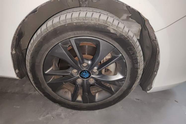 Used BYD Qin New Energy 2017 Qin 1.5T 100 Right Front Wheel Hub