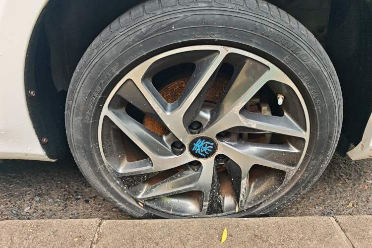 Used BYD Qin New Energy 2017 Qin EV300 Luxury Edition Right Front Wheel Hub