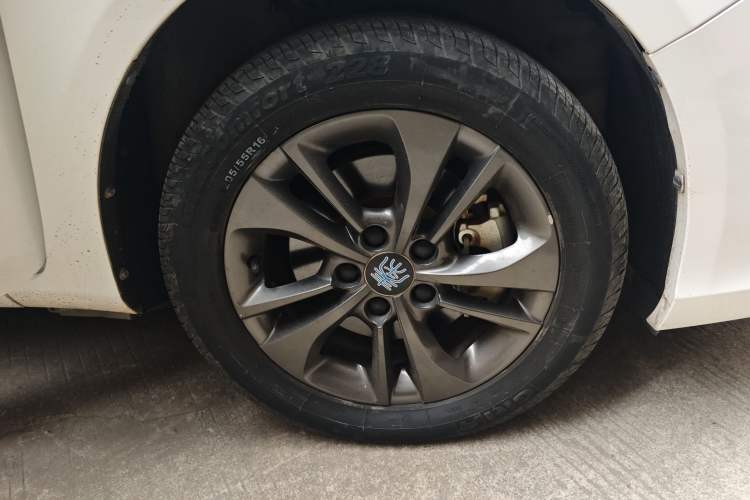 Used BYD Qin New Energy 2017 1.5T Luxury Model Right Front Wheel Hub