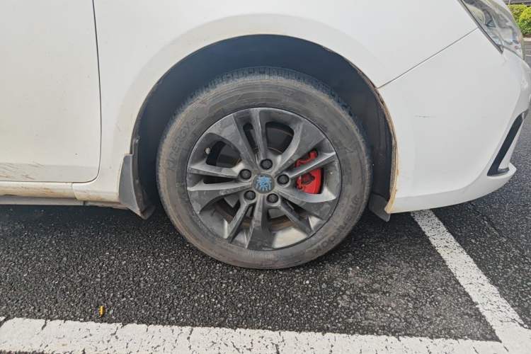 Used BYD Qin New Energy 2017 1.5T Luxury Model Right Front Wheel Hub