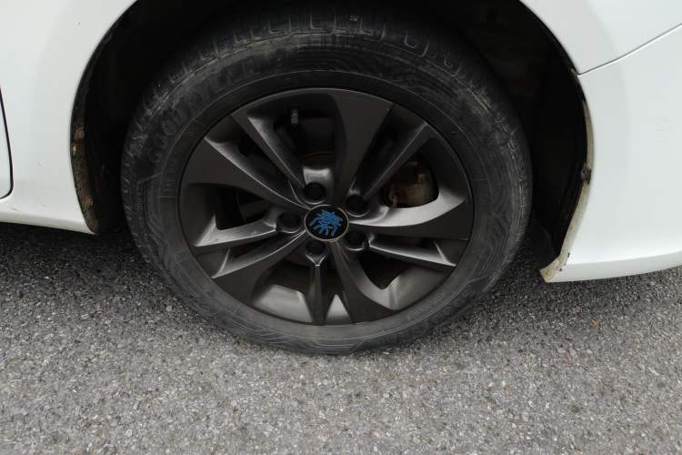 Used BYD Qin New Energy 2017 1.5T Luxury Model Right Front Wheel Hub