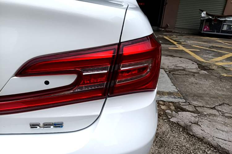 Used BYD Qin New Energy 2017 1.5T Luxury Model Right Rear Taillight