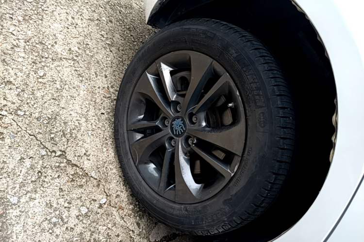 Used BYD Qin New Energy 2017 1.5T Luxury Model Right Rear Wheel Hub