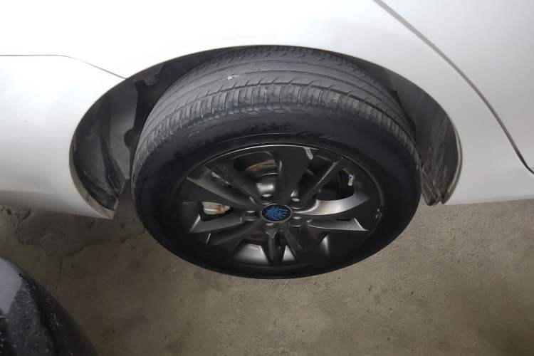 Used BYD Qin New Energy 2017 1.5T Luxury Model Right Rear Wheel Hub