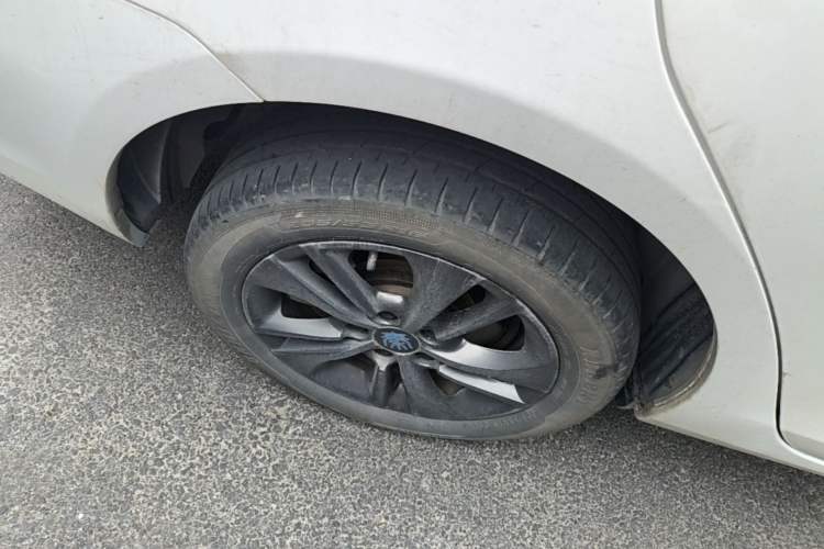 Used BYD Qin New Energy 2017 1.5T Luxury Model Right Rear Wheel Hub