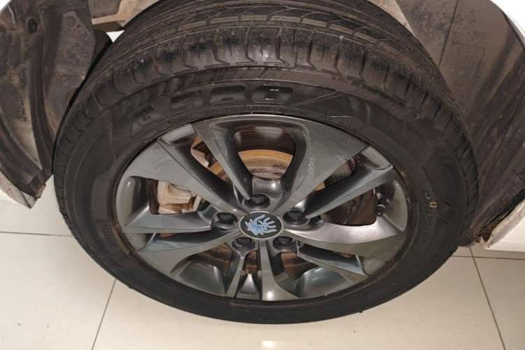 Used BYD Qin New Energy 2017 1.5T Luxury Model Right Rear Wheel Hub
