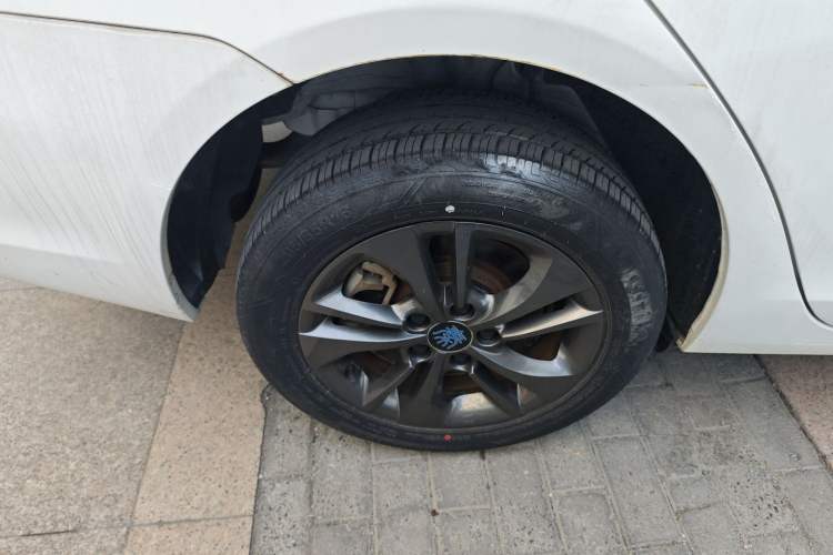 Used BYD Qin New Energy 2017 1.5T Luxury Model Right Rear Wheel Hub