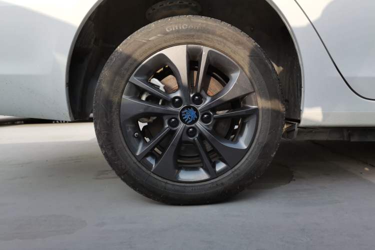 Used BYD Qin New Energy 2017 1.5T Luxury Model Right Rear Wheel Hub