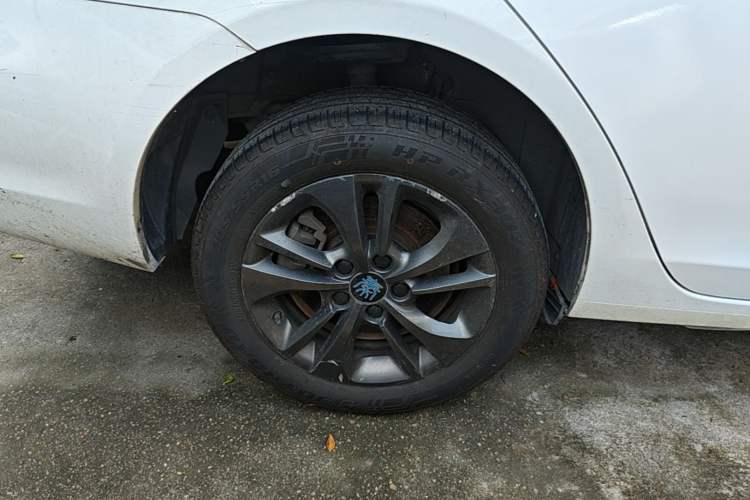 Used BYD Qin New Energy 2017 1.5T Luxury Model Right Rear Wheel Hub