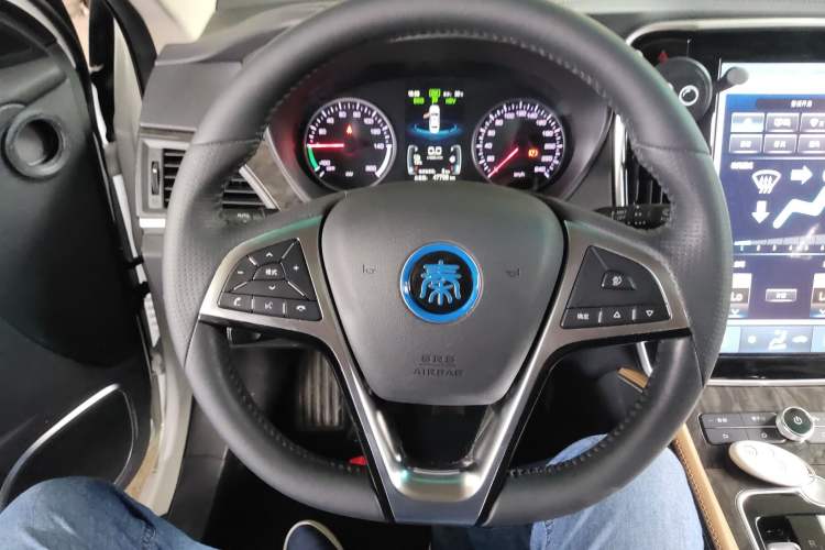Used BYD Qin New Energy 2017 1.5T Luxury Model Steering Wheel