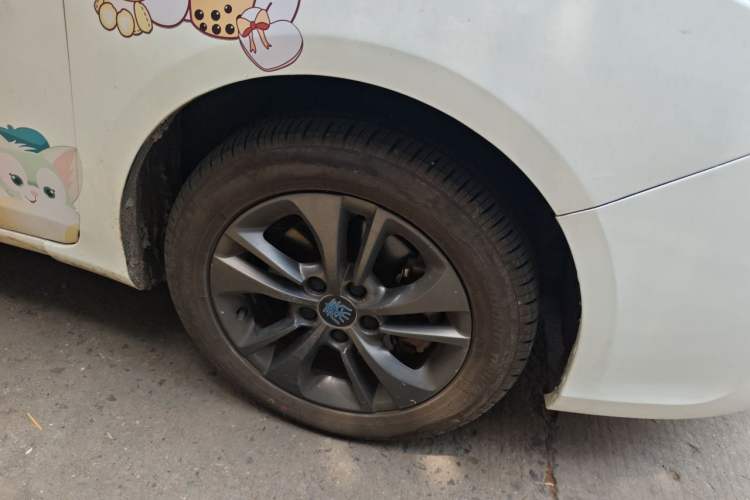 Used BYD Qin New Energy 2018 1.5T Smart Connect Premium Model Right Front Wheel Hub