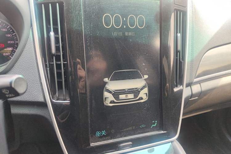 Used BYD Qin New Energy 2018 1.5T Smart Connect Elite Model Audio And AC Panel