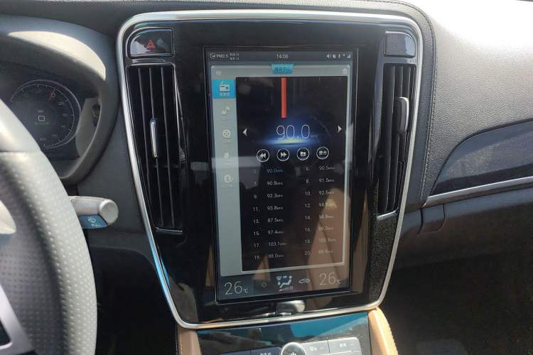 Used BYD Qin New Energy 2018 Qin EV450 Smart Connect Prestige Model Audio And AC Panel