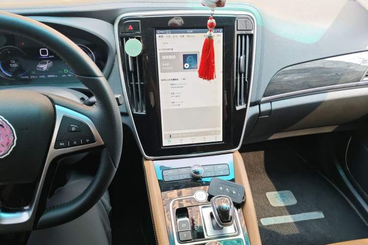 Used BYD Qin New Energy 2018 Qin EV450 Smart Connect Fashion Model Audio And AC Panel