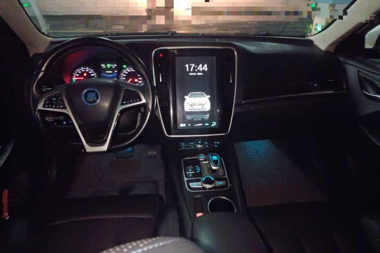Used BYD Qin New Energy 2018 1.5T Smart Connect Elite Model Center Console