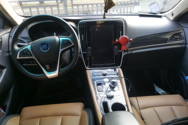 Used BYD Qin New Energy 2018 1.5T Smart Connect Premium Model Center Console
