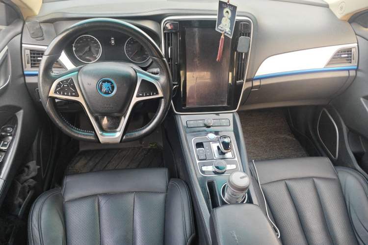 Used BYD Qin New Energy 2018 1.5T Smart Connect Elite Model Center Console