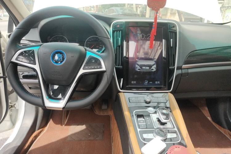 Used BYD Qin New Energy 2018 1.5T Smart Connect Premium Model Center Console