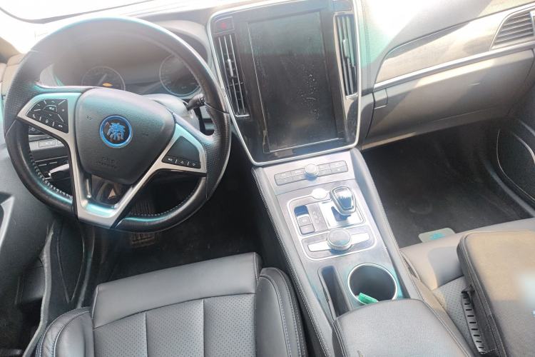 Used BYD Qin New Energy 2018 1.5T Smart Connect Elite Model Center Console