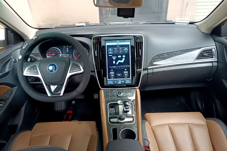 Used BYD Qin New Energy 2018 1.5T Smart Connect Premium Model Center Console