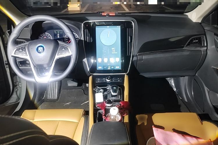 Used BYD Qin New Energy 2018 1.5T Smart Connect Premium Model Center Console