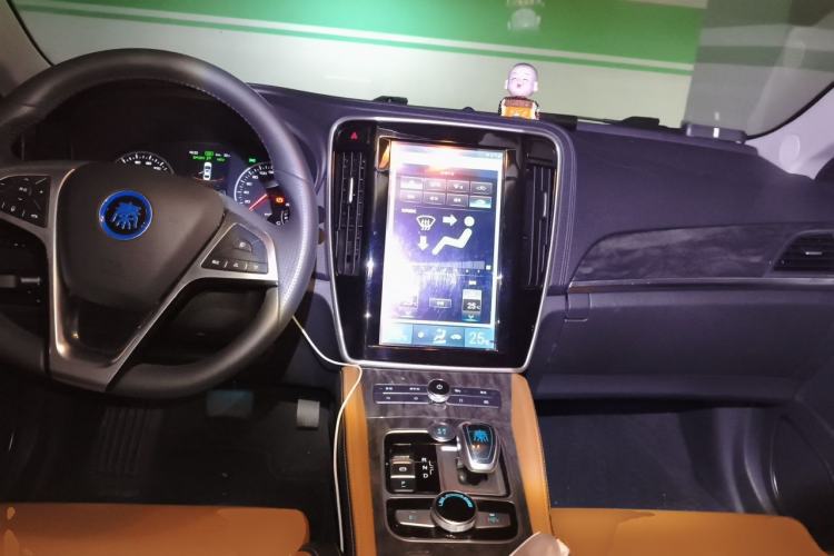 Used BYD Qin New Energy 2018 1.5T Smart Connect Premium Model Center Console