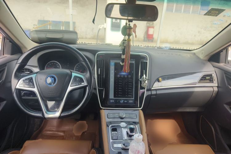 Used BYD Qin New Energy 2018 1.5T Smart Connect Premium Model Center Console