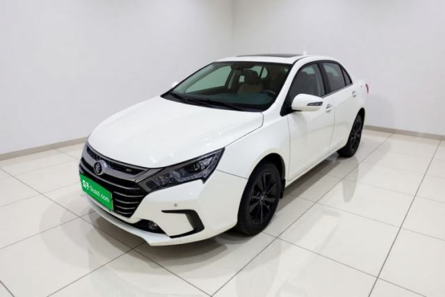 Ojetý BYD Qin New Energy 2018 1.5T Smart Connect Premium Model