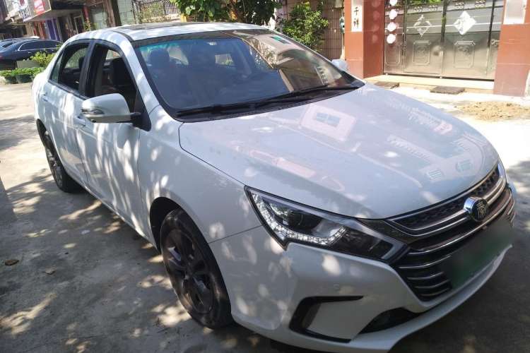 Used BYD Qin New Energy 2018 1.5T Smart Connect Premium Model Front Right 45 Deg
