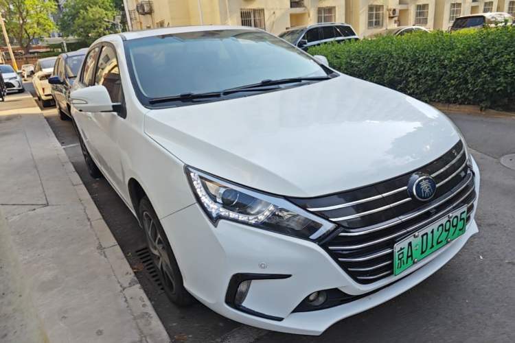 Used BYD Qin New Energy 2018 Qin EV450 Smart Connect Prestige Model Front Right 45 Deg