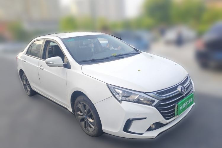 Used BYD Qin New Energy 2018 1.5T Smart Connect Elite Model Front Right 45 Deg