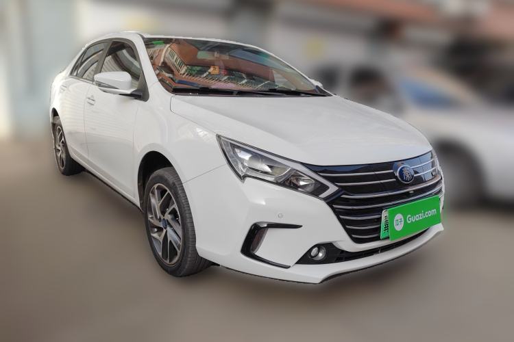 Used BYD Qin New Energy 2018 Qin EV450 Smart Connect Prestige Model Front Right 45 Deg