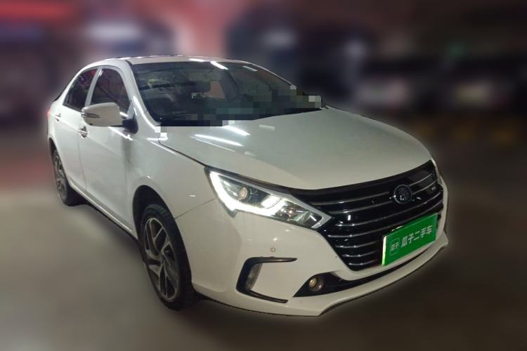 Used BYD Qin New Energy 2018 Qin EV450 Smart Connect Prestige Model Front Right 45 Deg
