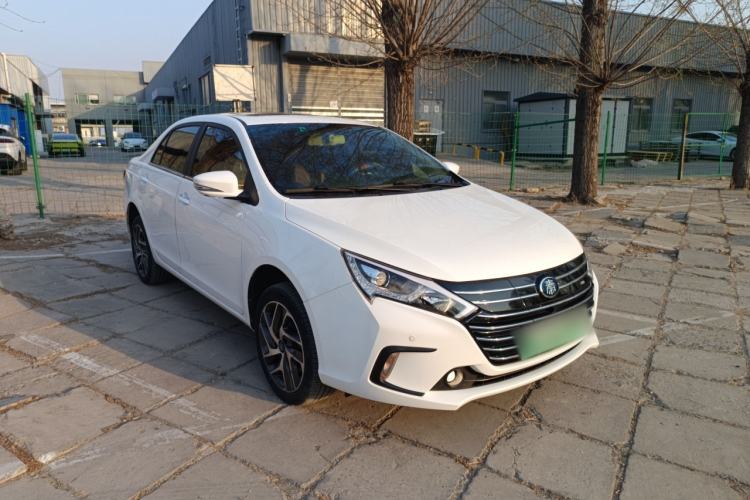 Used BYD Qin New Energy 2018 Qin EV450 Smart Connect Prestige Model Front Right 45 Deg