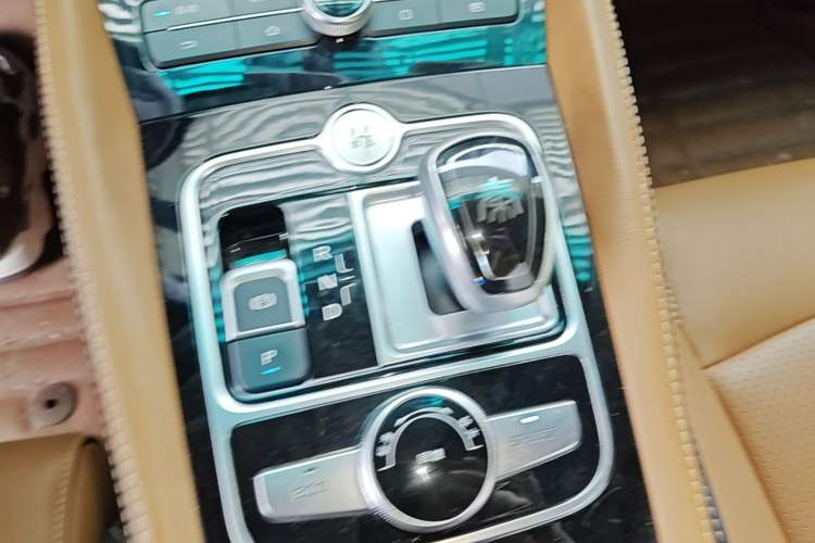 Used BYD Qin New Energy 2018 Qin EV450 Smart Connect Prestige Model Gear Lever