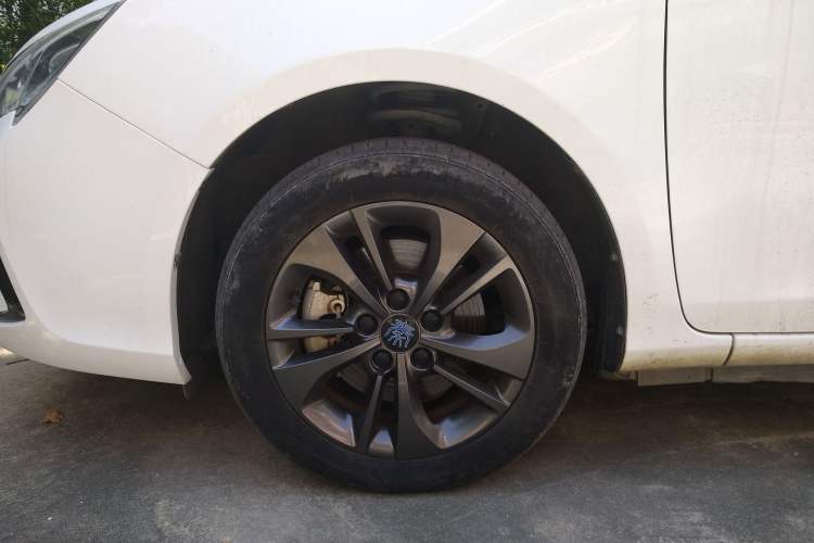 Used BYD Qin New Energy 2018 1.5T Smart Connect Premium Model Left Front Wheel Hub