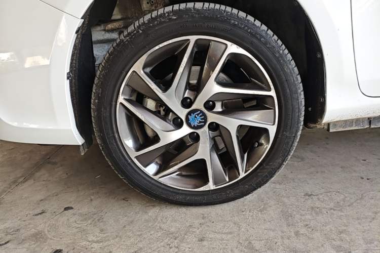 Used BYD Qin New Energy 2018 Qin EV450 Smart Connect Prestige Model Left Front Wheel Hub