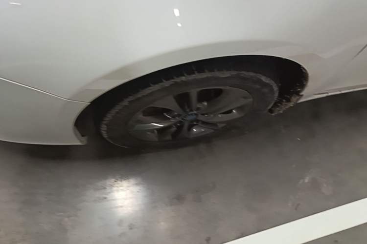 Used BYD Qin New Energy 2018 1.5T Smart Connect Premium Model Left Front Wheel Hub