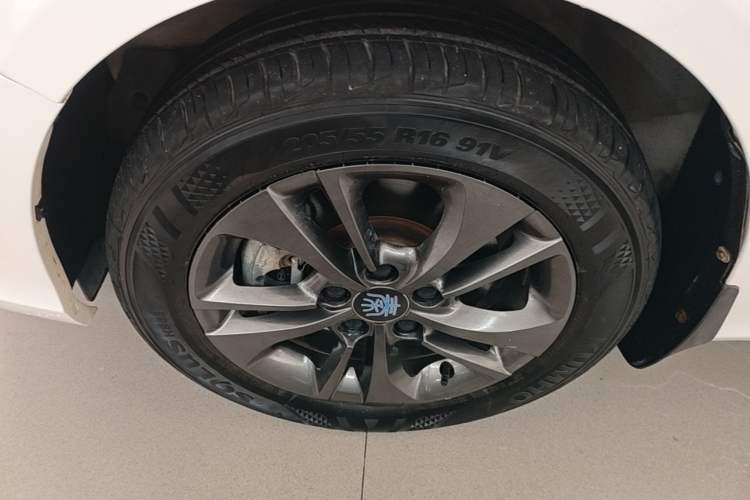 Used BYD Qin New Energy 2018 1.5T Smart Connect Premium Model Left Front Wheel Hub