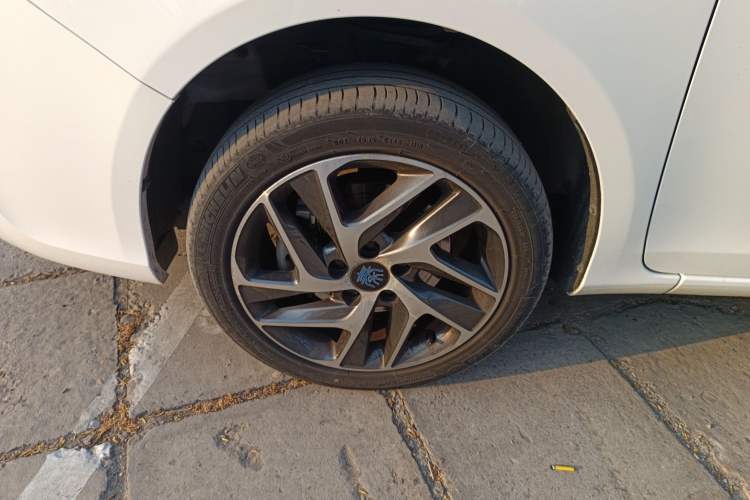 Used BYD Qin New Energy 2018 Qin EV450 Smart Connect Prestige Model Left Front Wheel Hub