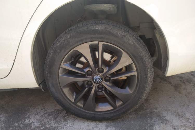 Used BYD Qin New Energy 2018 1.5T Smart Connect Premium Model Left Rear Wheel Hub