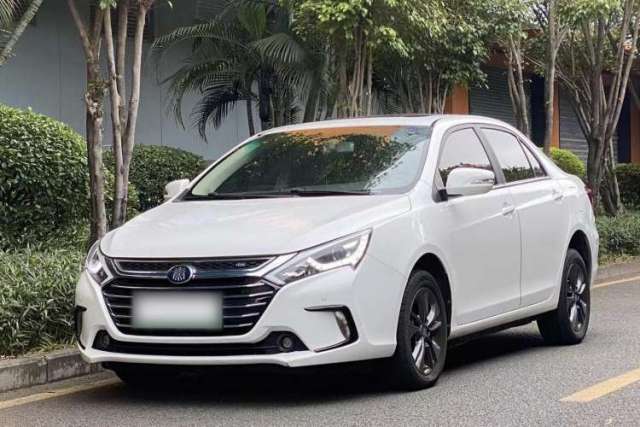 Ojetý BYD Qin New Energy 2018 1.5T Smart Connect Premium Model