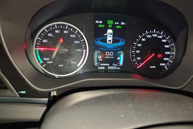 Used BYD Qin New Energy 2018 1.5T Smart Connect Premium Model Odometer Close Up