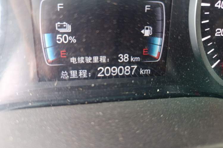 Used BYD Qin New Energy 2018 1.5T Smart Connect Premium Model Odometer Close Up