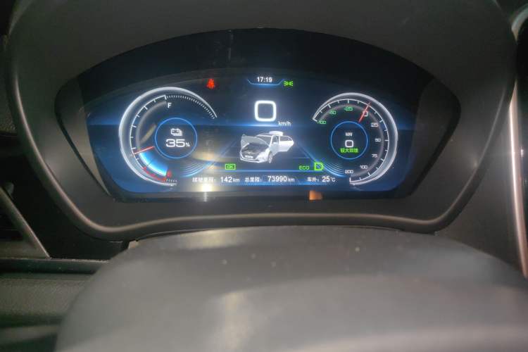 Used BYD Qin New Energy 2018 Qin EV450 Smart Connect Prestige Model Odometer Close Up