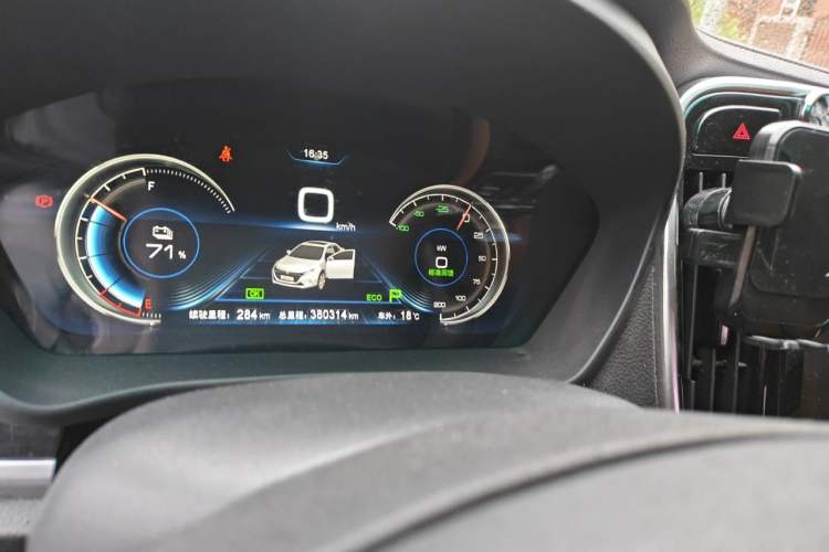 Used BYD Qin New Energy 2018 Qin EV450 Smart Connect Prestige Model Odometer Close Up