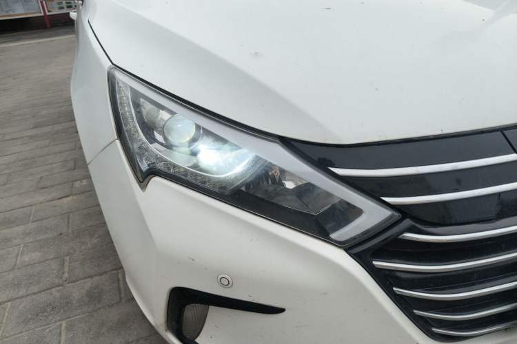 Used BYD Qin New Energy 2018 Qin EV450 Smart Connect Prestige Model Right Front Headlight